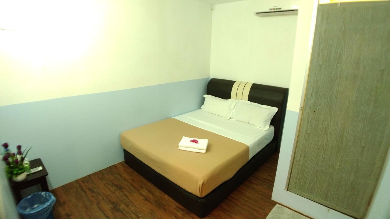 Apple 1 Hotel Budget Gelugor Exterior photo