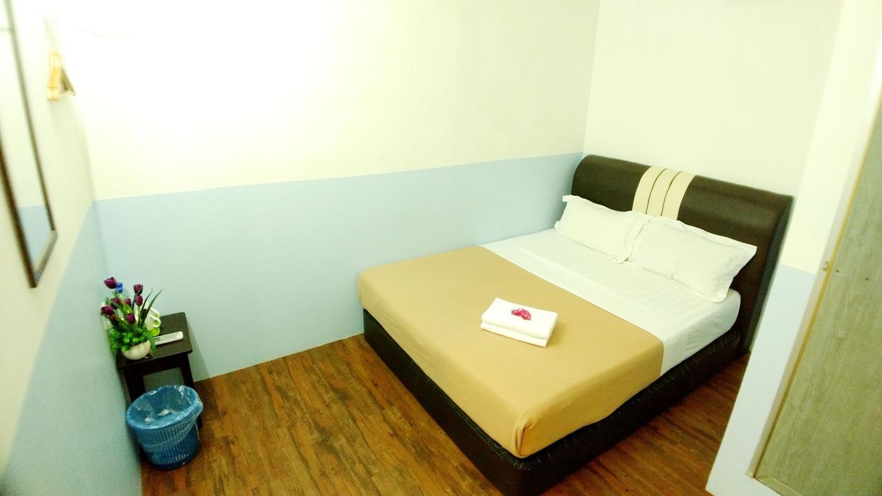 Apple 1 Hotel Budget Gelugor Exterior photo