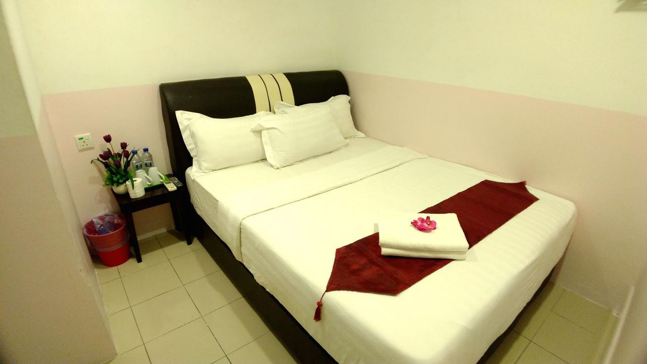 Apple 1 Hotel Budget Gelugor Exterior photo