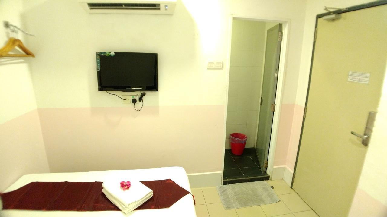 Apple 1 Hotel Budget Gelugor Exterior photo