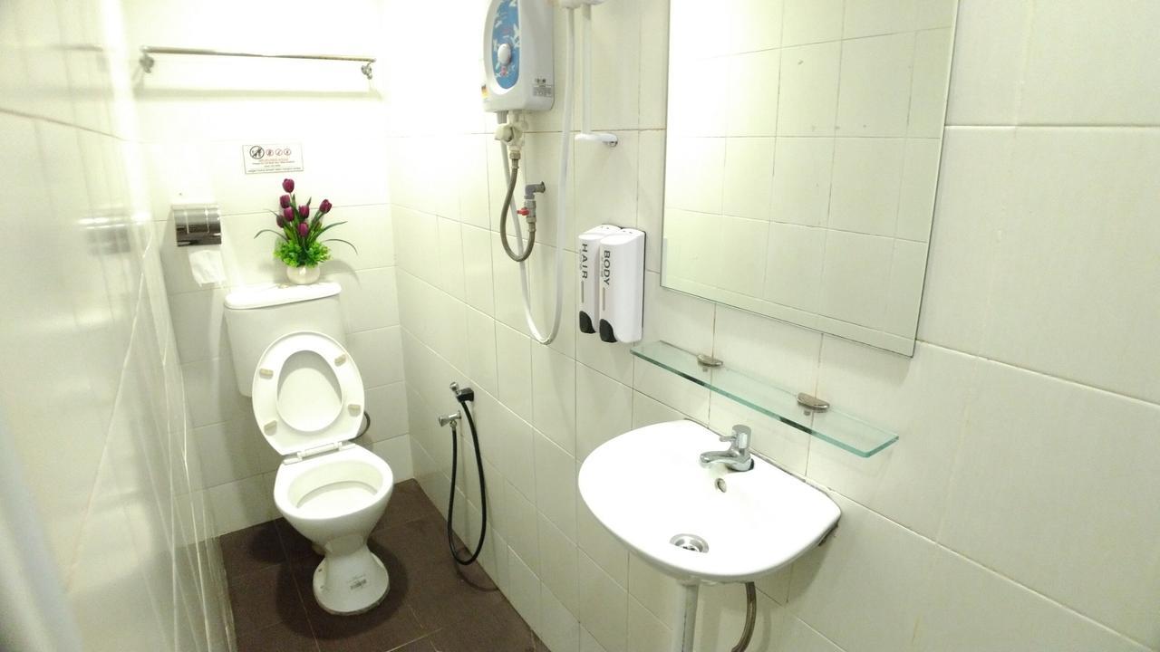 Apple 1 Hotel Budget Gelugor Exterior photo